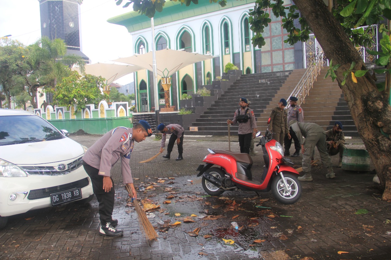 Photo of Sambut Bulan Suci Ramadhan,Sat Brimob Polda Malut Lakukan Bakti Sosial