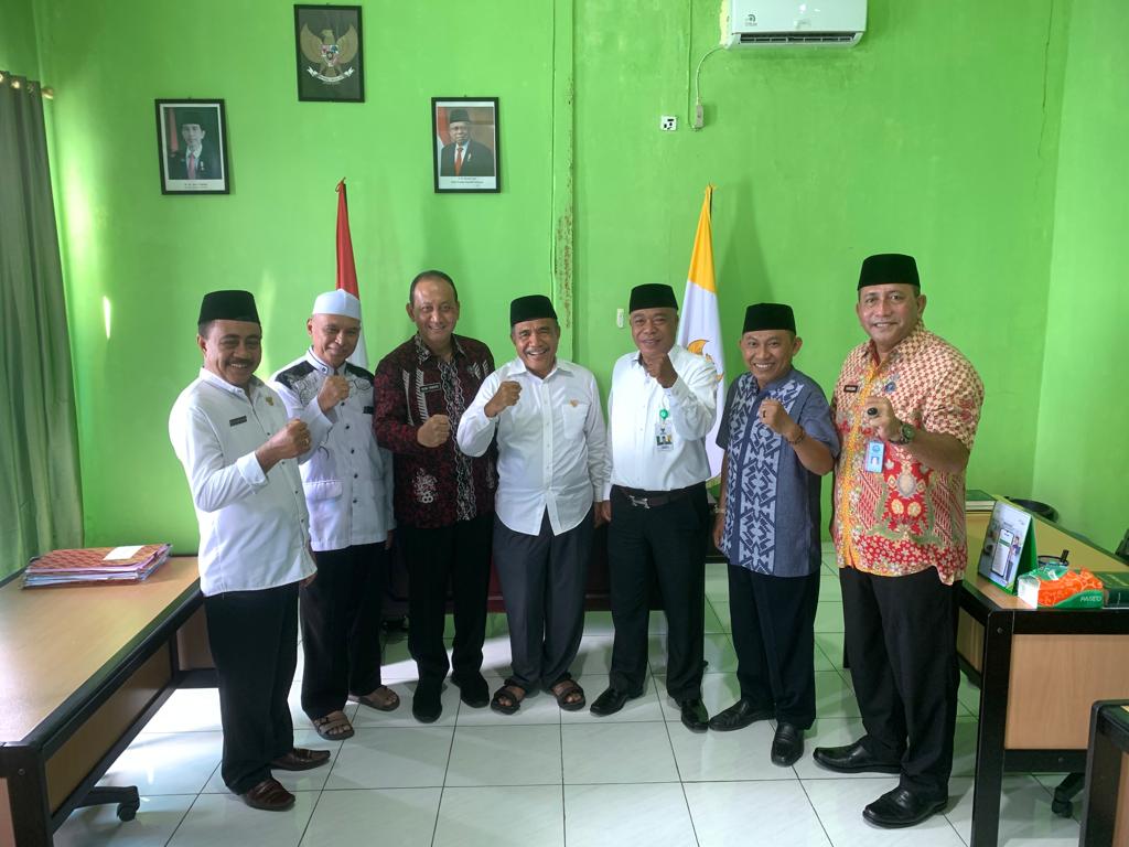 Photo of SALURKAN ZAKAT DI BAZNAS KOTA TERNATE, SIKAP KEPALA BNN MALUT DIAPRESIASI.