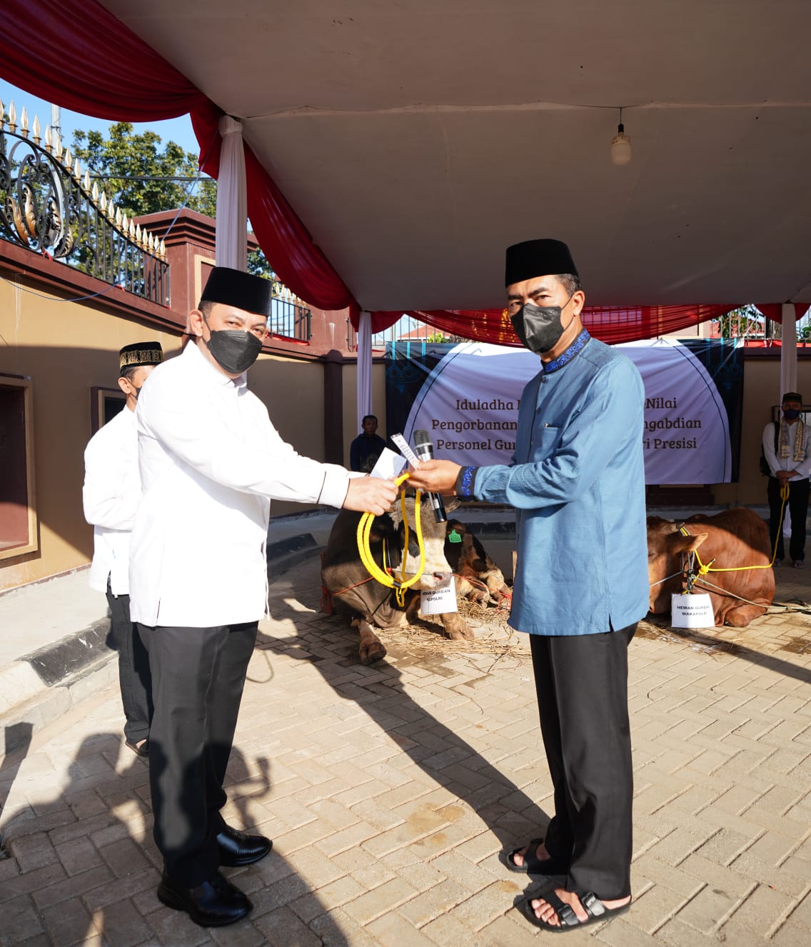 Photo of KAPOLRI SERAHKAN 112 HEWAN KURBAN.JEND.POL.LISTYO SIGIT PRABOWO : BENTUK KEIKHLASAN WUJUDKAN PERSONEL YANG PRESISI.