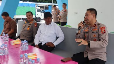 Photo of Jumat Curhat”, Wakapolda Malut Terima Aspirasi Masyarakat di Pasar Gamalama