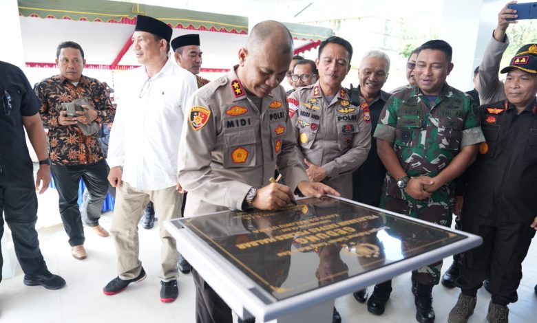 Kapolda Malut Resmikan Gedung Satpas Prototype Polres Halbar.