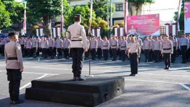 Photo of Kapolda Maluku Utara Memimpin Upacara Korps Raport Kenaikan Pangkat Pengabdian dari Kompol Ke AKBP