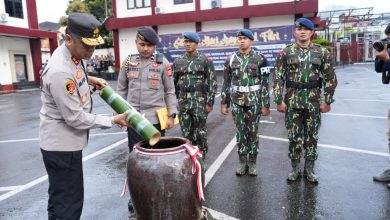 Photo of Kapolda Maluku Utara Pimpin Apel Penyerahan Air Suci