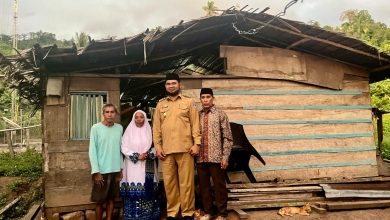 Photo of Bupati Bassam Kasuba Kembali Bijaki Bedah Rumah Warga Tak Layak Huni