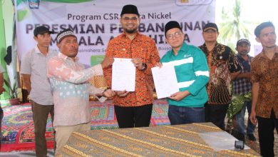 Photo of Bupati Halsel Bassam Kasuba Resmikan Masjid dan Jembatan Bantuan Harita Nickel di Desa Soligi