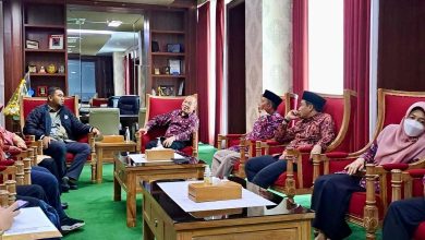 Photo of Komitmen Tingkatkan Kualitas Pendidikan Hal-Sel, Bupati Bassam Teken MoU dengan UM Surabaya