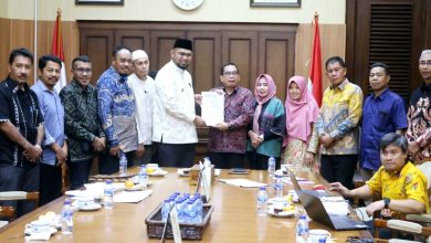 Photo of Komitmen  Tingkatkan Literasi, Bupati Bassam Lobi Pembangunan Gedung Perpustakaan Hal-Sel