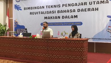 Photo of Buka Bimtek Revitalisasi Bahasa, Bupati Bassam Kasuba Semangati Para Guru Makian Dalam