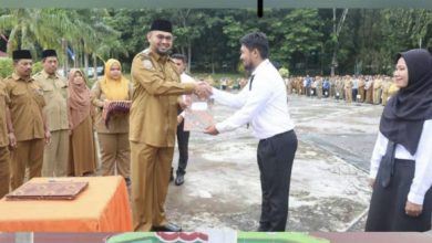 Photo of Serahkan SK Kepada 850 PPPK, Bupati Hal-Sel Bassam Kasuba Sampikan Pesan Ini