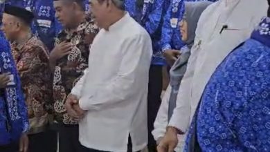 Photo of Bupati Hal-Sel, Bassam Kasuba Lepas 65 Jemaah Umroh Pemda Hal-Sel.