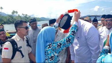 Photo of Desa Berpenghuni Etnis Makayoa ini Wakil Imamnya Di Umrohkan Bupati Bassam Kasuba