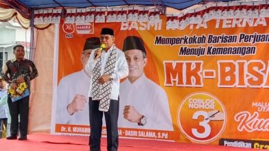 Photo of Kampanye di Soa Banjir Masa, Dr.H.Muhammad Kasuba Janji Buka Lapangan Kerja Bagi Generasi Muda, Begini Tanggapan Pakar Ekonomi