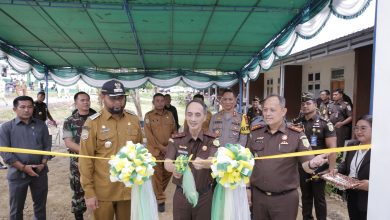 Photo of Bupati Bassam Kasuba Sambut Kunjungan Kerja Kejati Malut ke Hal-Sel